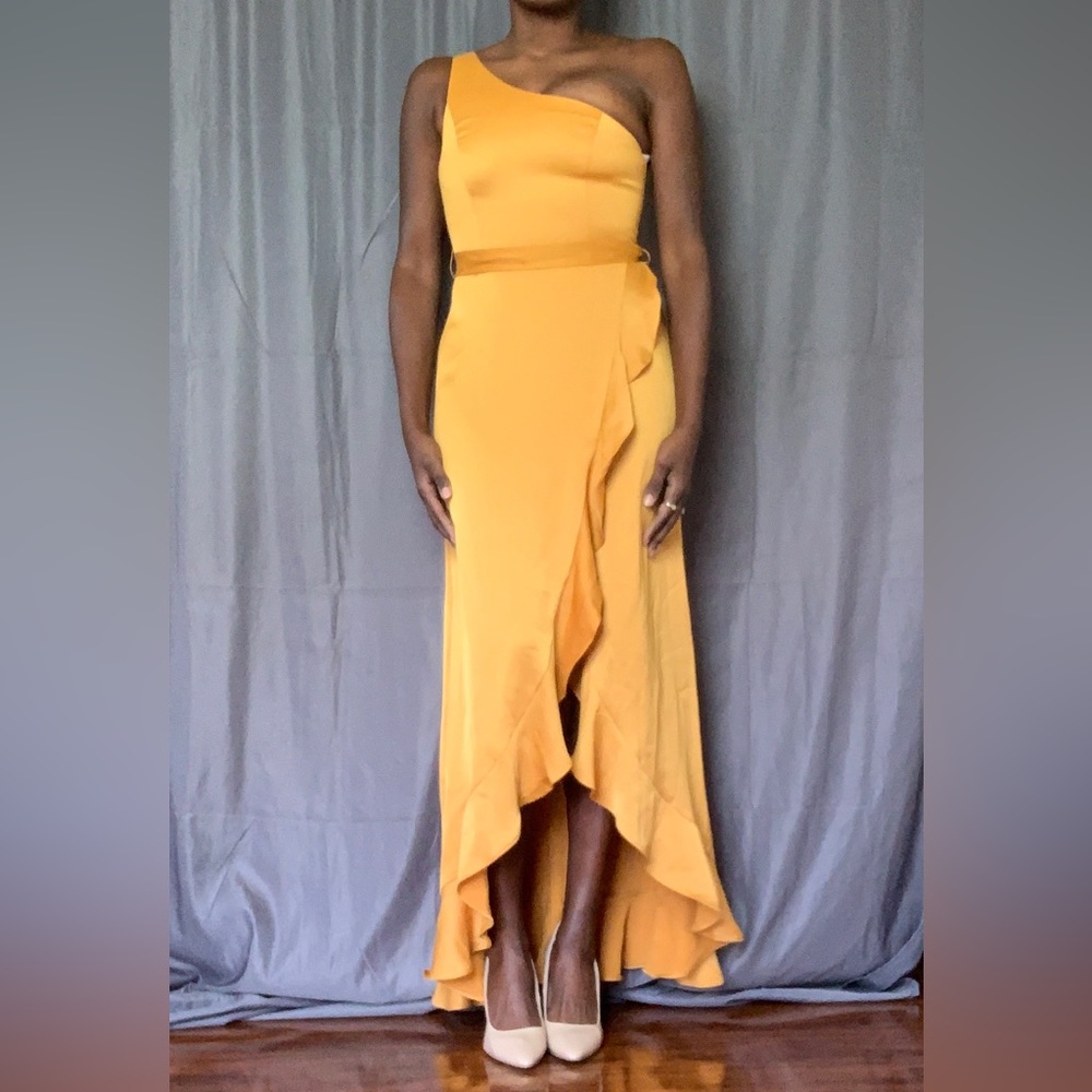 David Bridal’s one-strap shoulder dress with beautiful yellow-gold color.
